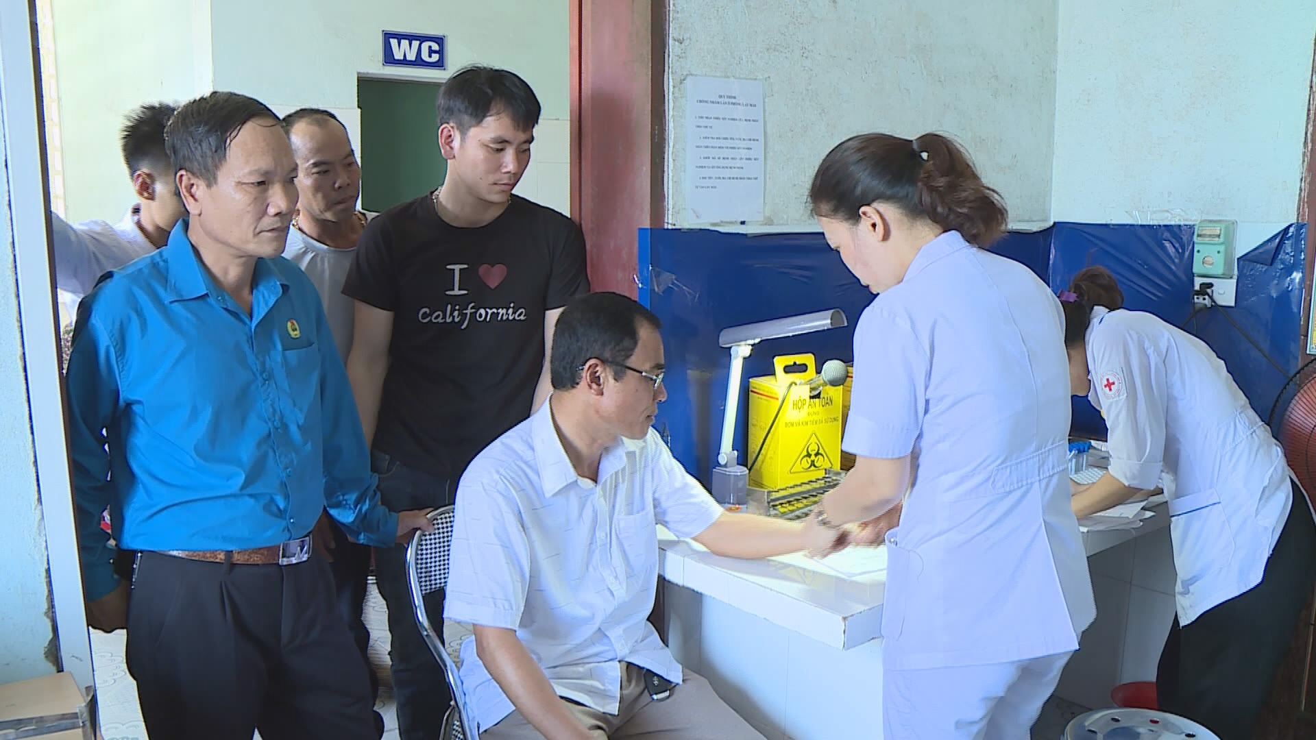 Bệnh viện đa khoa Huyện Cẩm Xuyên phối hợp khám sức khỏe định kỳ cho CNLĐ
