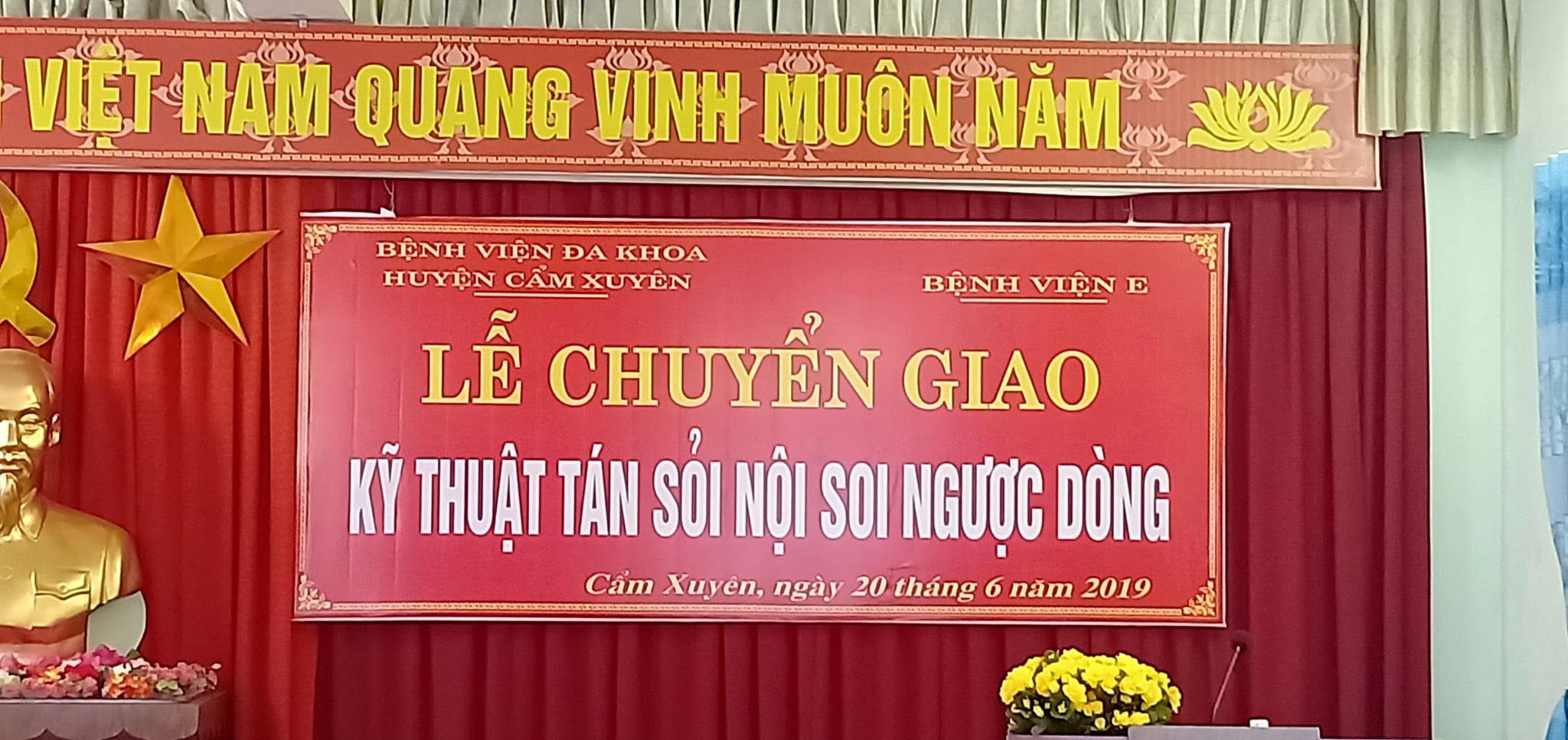 Bệnh viện E Trung ương: Chuyển giao kỹ thuật tán sỏi niệu quản ngược dòng bằng Laze cho Bệnh viện Đa khoa huyện Cẩm Xuyên