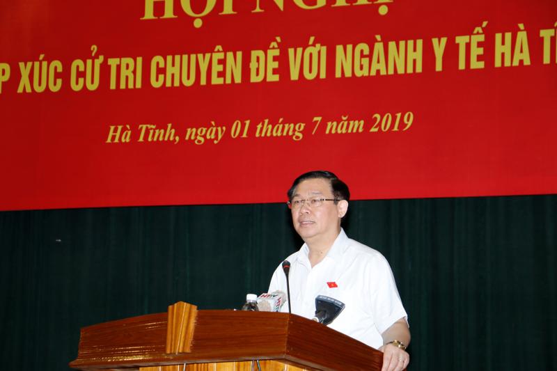 Phó Thủ tướng Vương Đình Huệ tiếp xúc cử tri ngành Y tế Hà Tĩnh