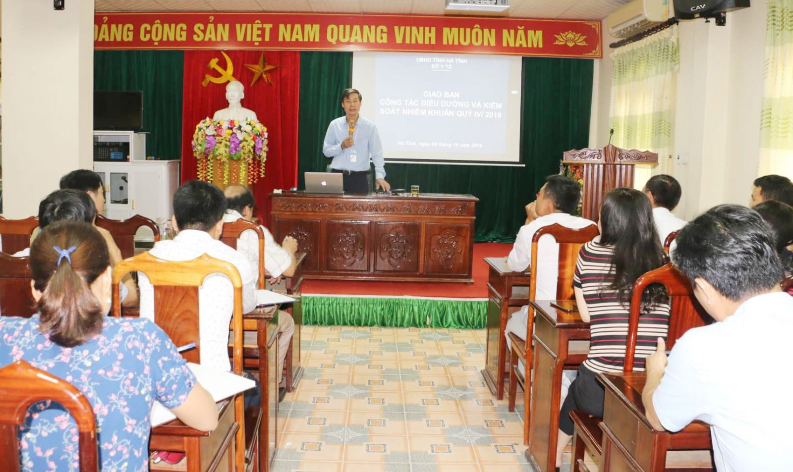 Giao ban công tác điều dưỡng, kiểm soát nhiễm khuẩn bệnh viện