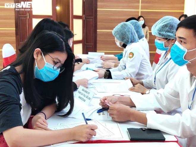 Ngày mai, Việt Nam tiêm thử nghiệm mũi vaccine Covid-19 đầu tiên trên người