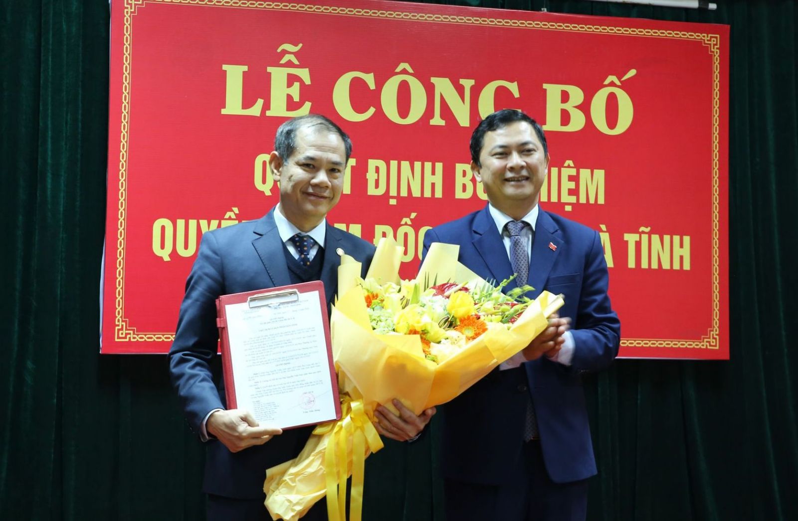 Công bố và trao quyết định bổ nhiệm Quyền Giám đốc Sở Y tế