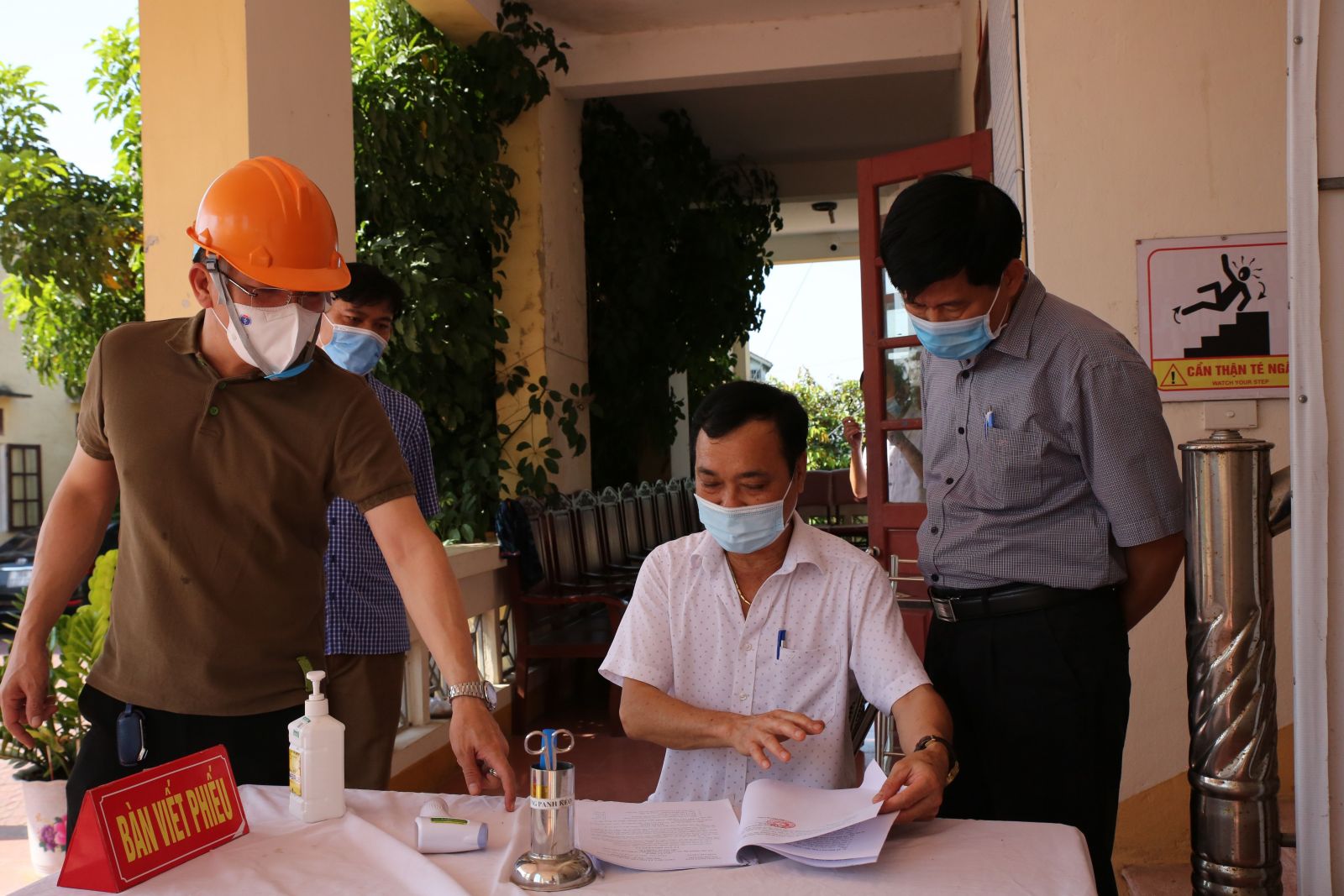 Chuyển từ “phòng thủ sang tấn công” trong việc truy vết nhanh, cách ly, xét nghiệm