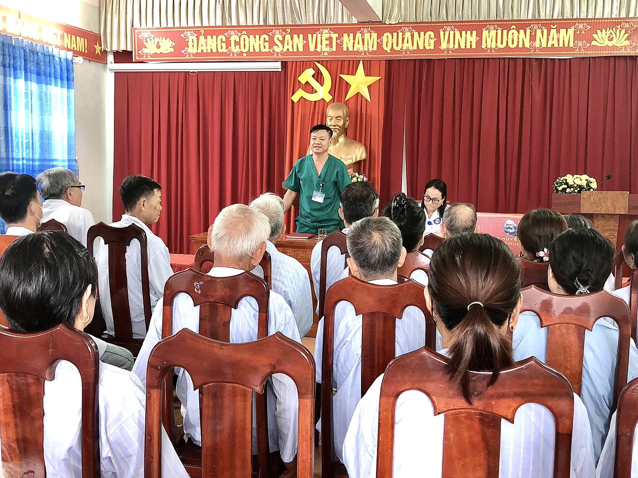HỌP HỘI ĐỒNG NGƯỜI BỆNH TẠI TRUNG TÂM Y TẾ HUYỆN CẨM XUYÊN