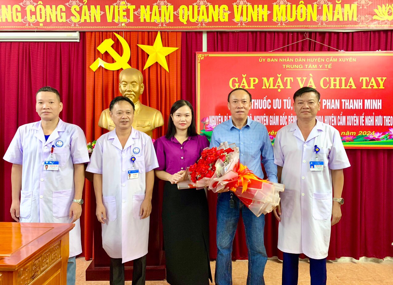 LỄ GẶP MẶT VÀ CHIA TAY THẦY THUỐC ƯU TÚ, BS. THẠC SỸ PHAN THANH MINH - NGUYÊN BÍ THƯ ĐẢNG BỘ, GIÁM ĐỐC BỆNH VIỆN ĐA KHOA HUYỆN CẨM XUYÊN VỀ NGHỈ HƯU THEO CHẾ ĐỘ