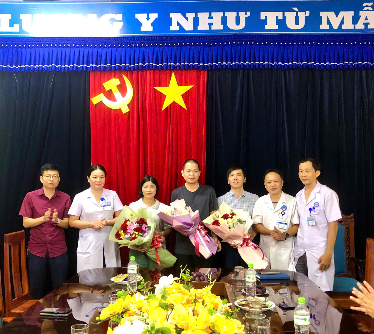 TRUNG TÂM Y TẾ CẨM XUYÊN CHÀO MỪNG CÁC BÁC SĨ CHUYÊN GIA TỪ BỆNH VIỆN TRUNG ƯƠNG HUẾ VỀ HỔ TRỢ CHUYÊN MÔN KHÁM CHỮA BỆNH VÀ CHUYỂN GIAO KỶ THUẬT TẠI TRUNG TÂM