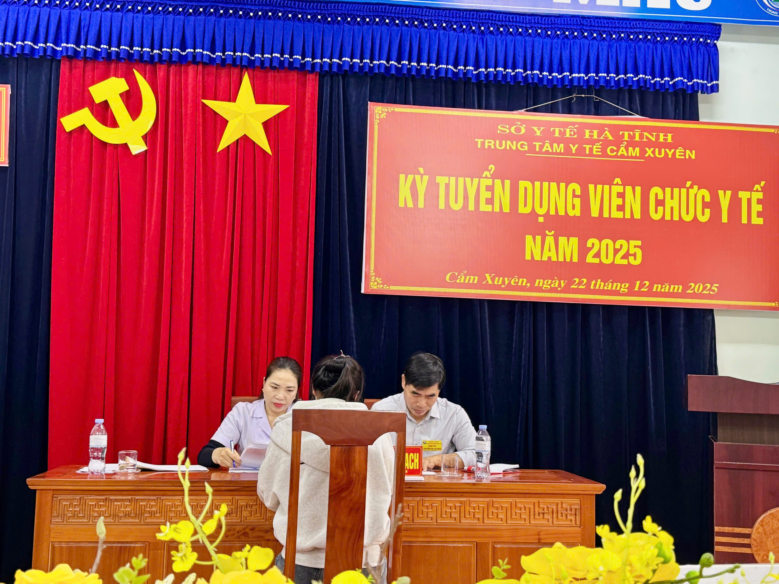 TRUNG TÂM Y TẾ CẨM XUYÊN TỔ CHỨC TUYỂN DỤNG VIÊN CHỨC Y TẾ NĂM 2025