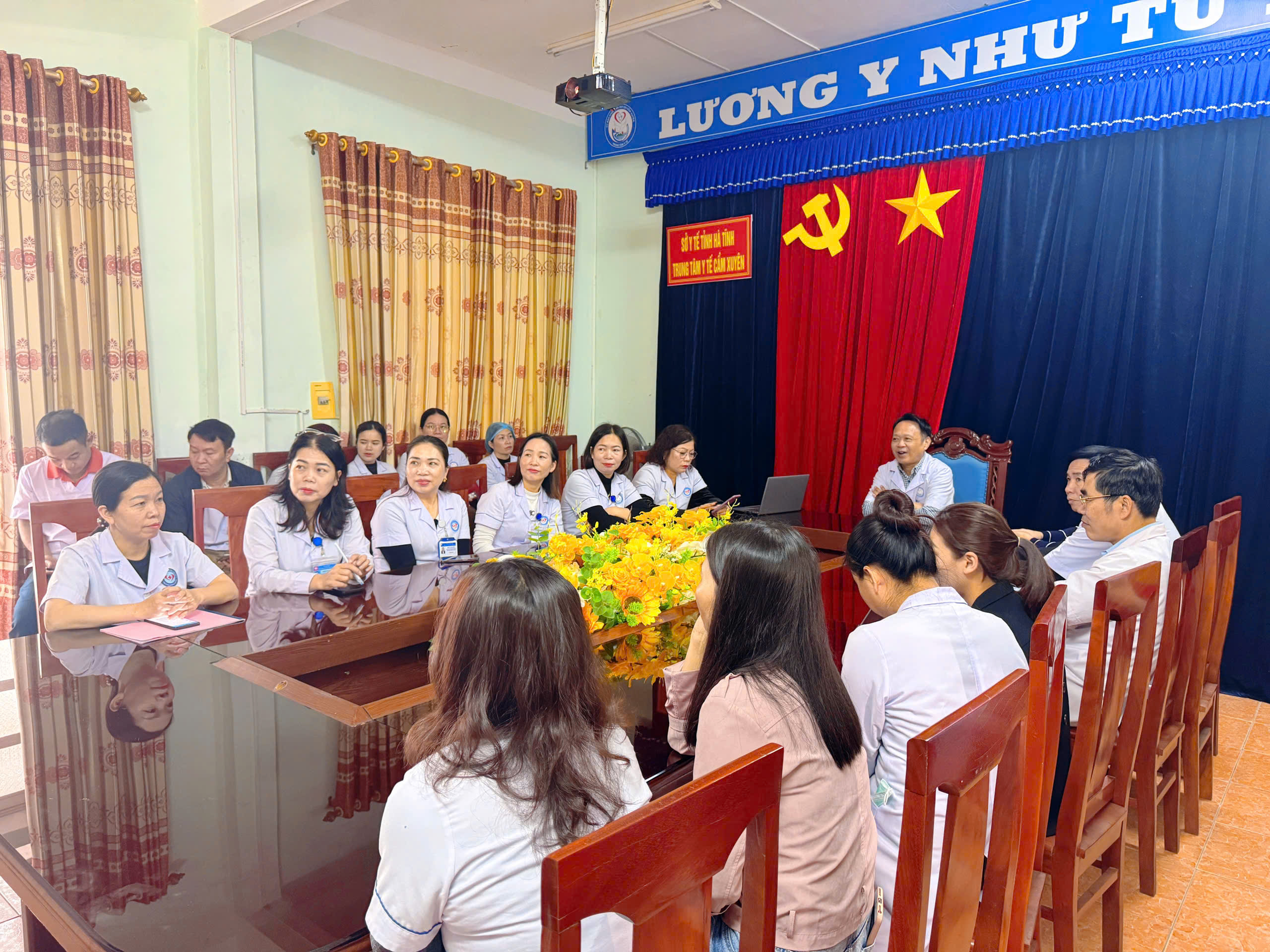 ĐIỂM CẦU TRUNG TÂM Y TẾ CẨM XUYÊN THAM DỰ HỘI NGHỊ BÁO CÁO VIÊN TRUNG ƯƠNG TOÀN QUỐC THÁNG 1/2026