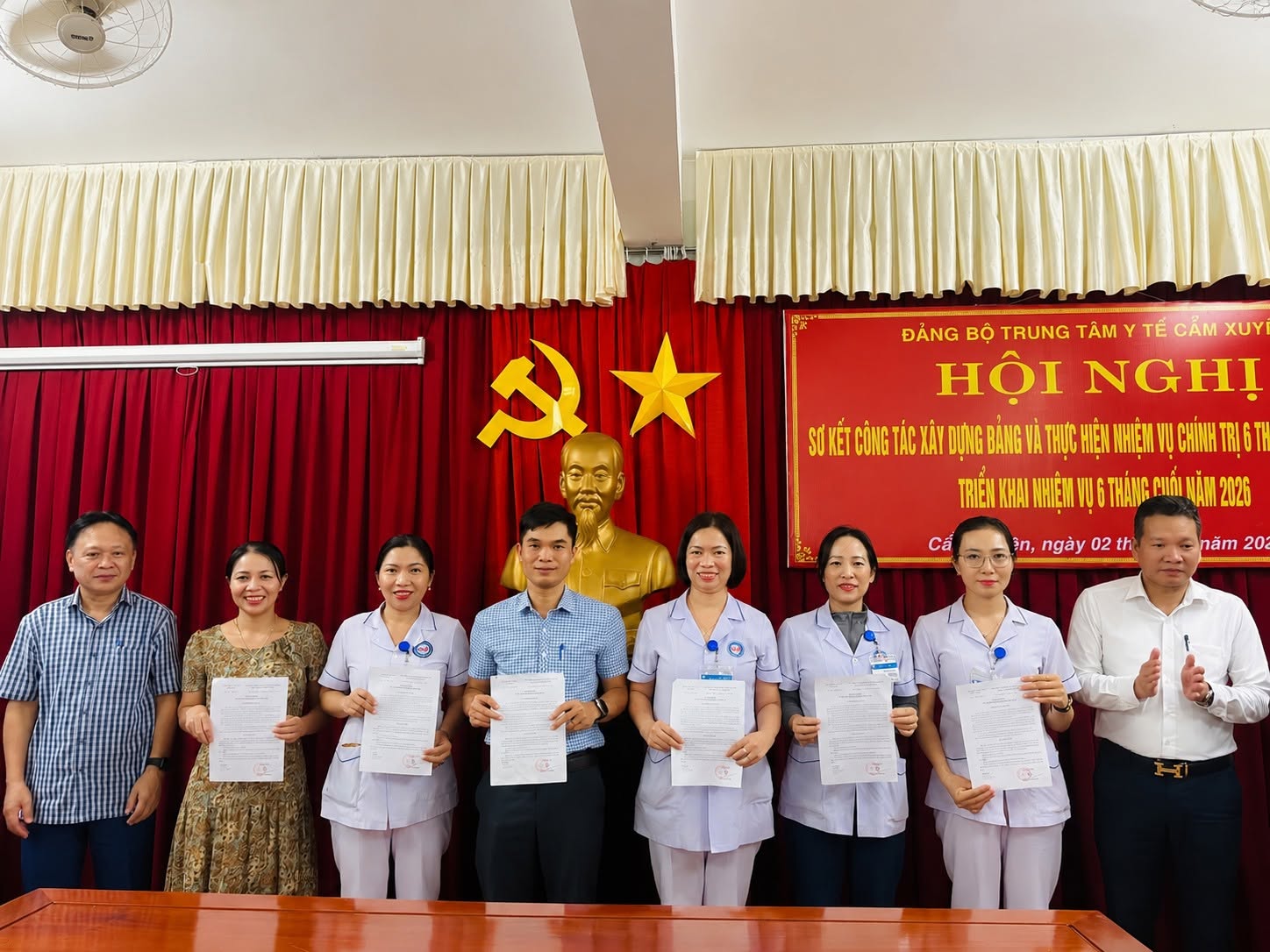 TRUNG TÂM Y TẾ CẨM XUYÊN TỔ CHỨC HỘI NGHỊ SƠ KẾT CÔNG TÁC XÂY DỰNG ĐẢNG VÀ THỰC HIỆN NHIỆM VỤ CHÍNH TRỊ 6 THÁNG ĐẦU NĂM 2026; TRIỂN KHAI NHIỆM VỤ 6 THÁNG CUỐI NĂM 2026
