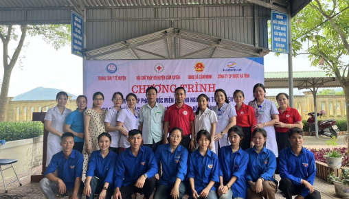 Khám nhân đạo tại xã Cẩm Minh