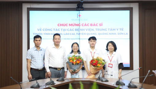 TRUNG TÂM Y TẾ CẨM XUYÊN ĐÓN CHUYÊN GIA PHỤC HỒI CHỨC NĂNG TỪ BỆNH VIỆN ĐẠI HỌC Y HÀ NỘI 
